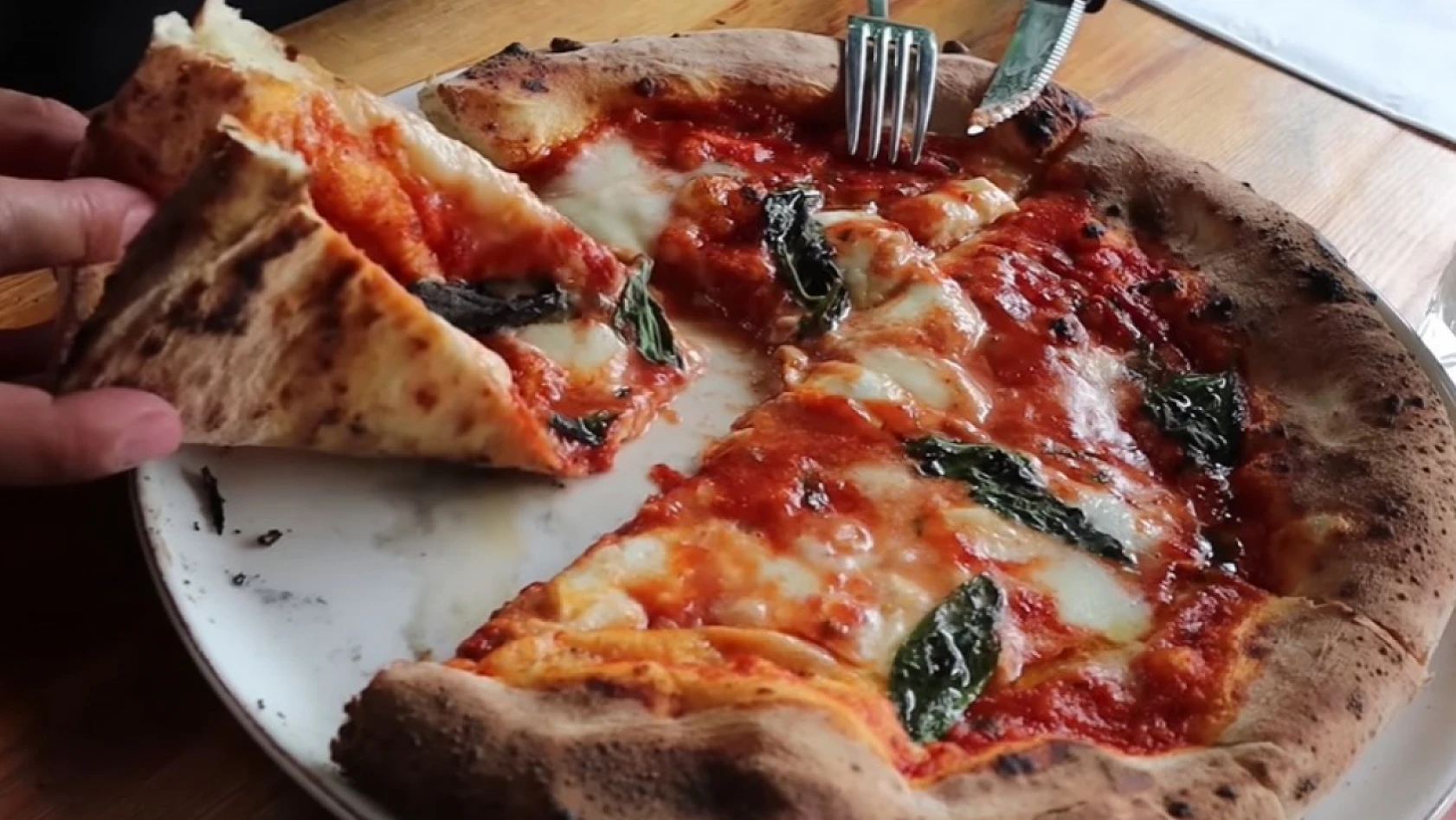 İtalyanlar, pizzanın faydalarını araştırdı - Hangi hastalığa iyi geliyor?