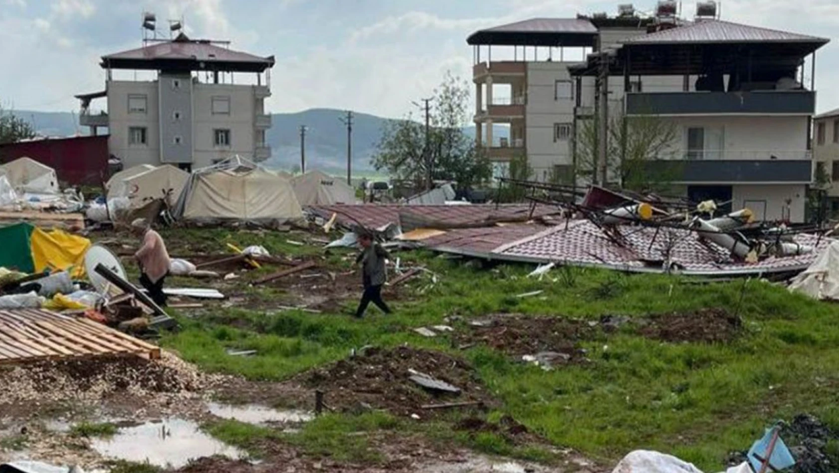 Kahramanmaraş'ta hortum: 1 ölü, 20 yaralı