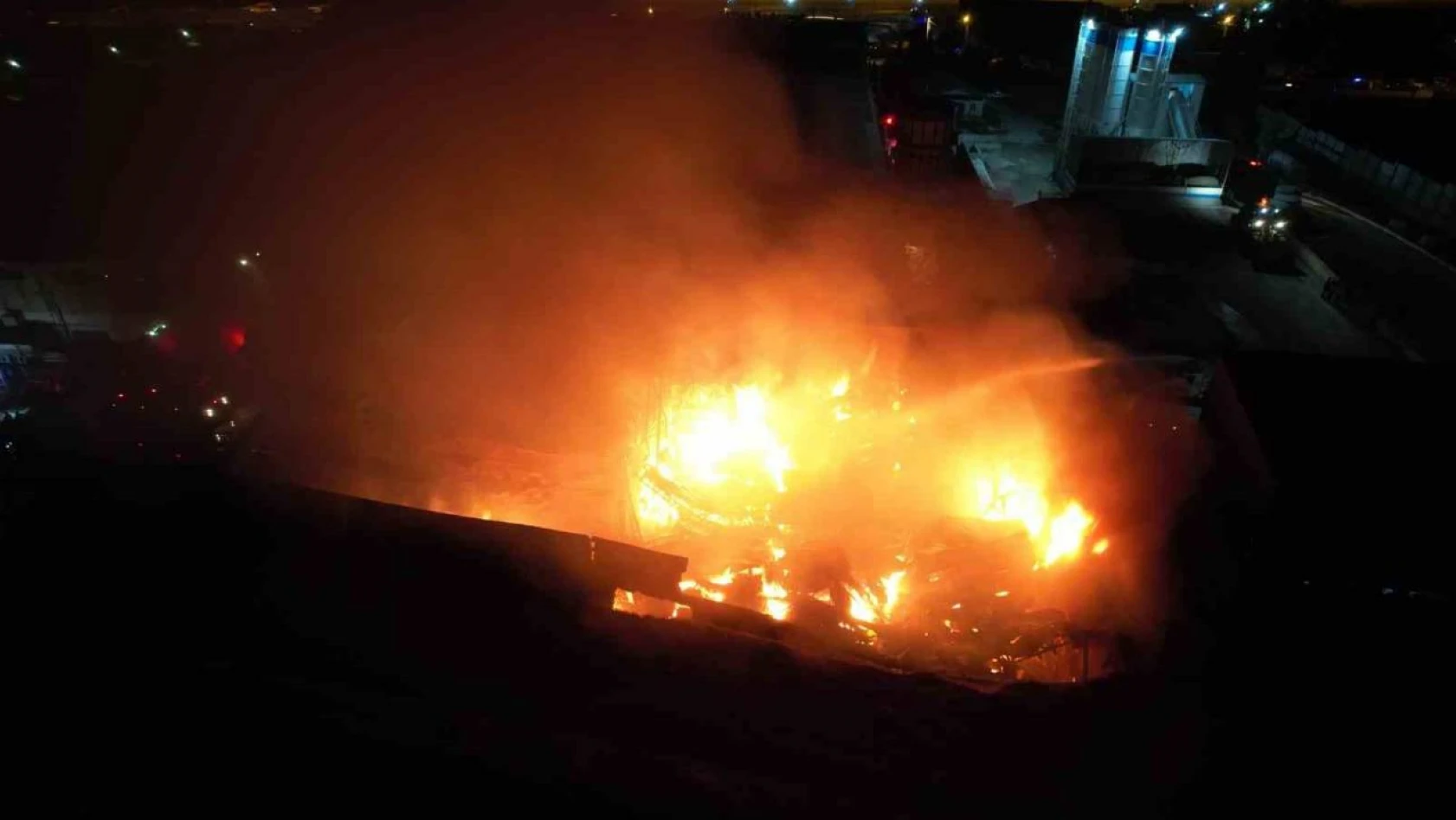 Kahramanmaraş'ta Fabrika Yangını Dron Görüntülerinde...
