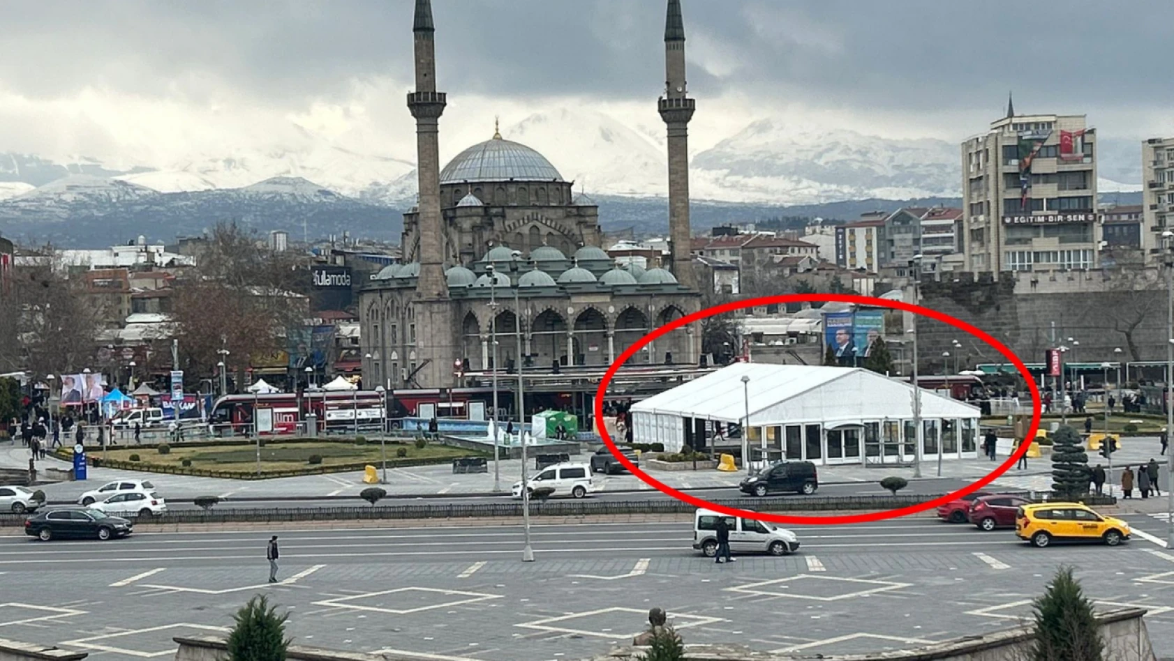 Kayseri Cumhuriyet Meydanı'nda Hareketli Dakikalar!
