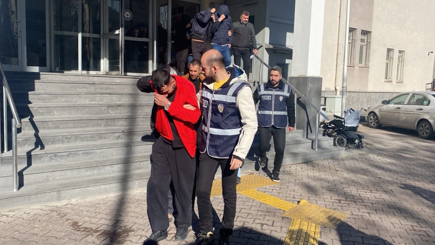 Kayseri'de 14 Şahıs Yakalandı!