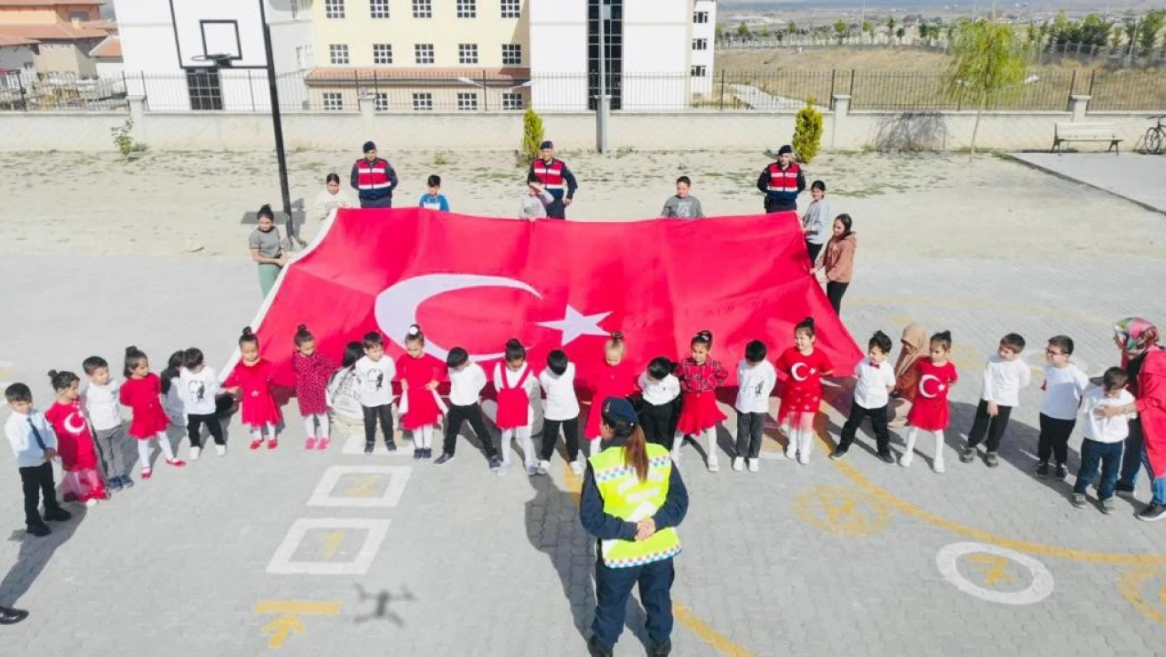 Kayseri'de 270 öğrenci Cumhuriyet'in 100'üncü yılı için bakın ne yaptı?