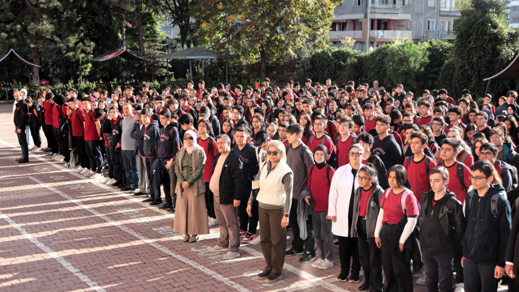 Kayseri'de binlerce okul saygı duruşunda bulundu