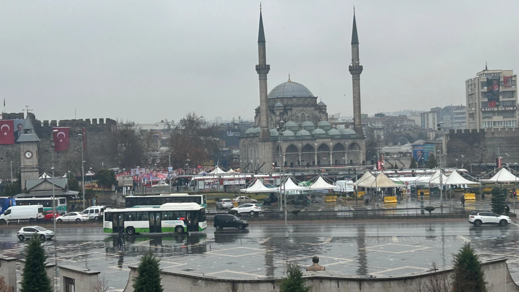 Kayseri'de Cumhuriyet Meydanı Boşaltılıyor!