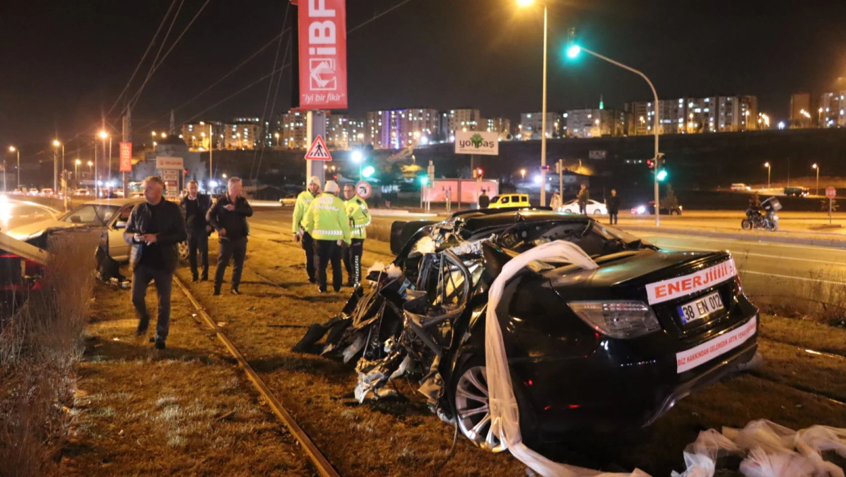 Kayseri'de Düğün Konvoyu Kazası: Motor Yola Fırladı!