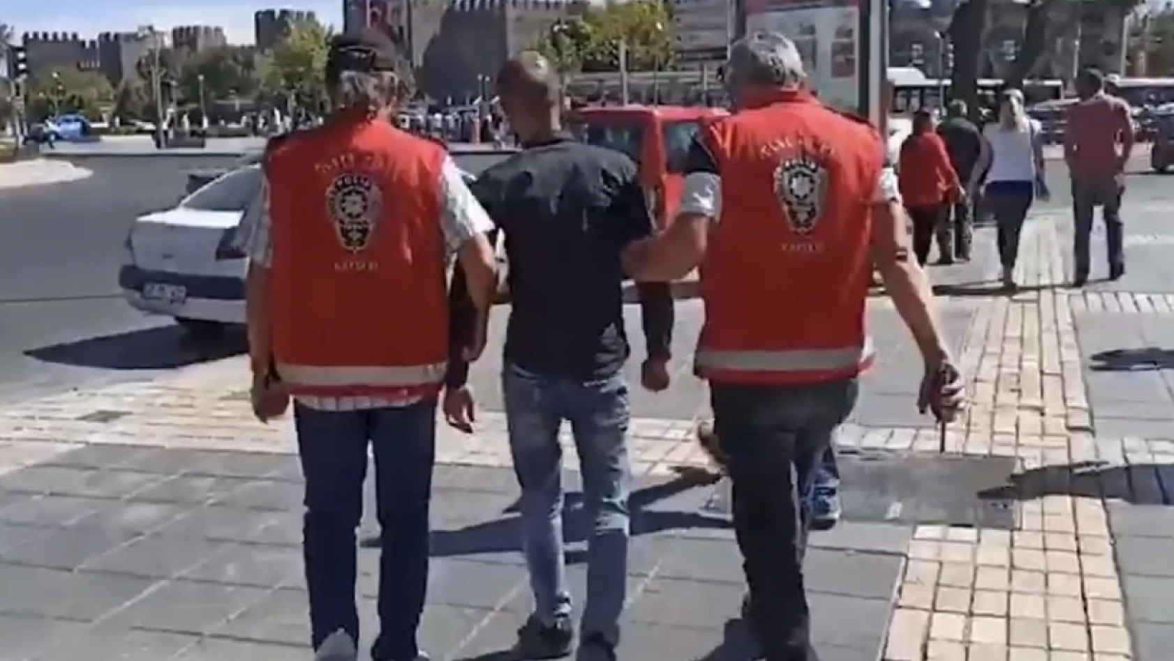 Kayseri'de güven timleri uyuşturucuya geçit vermiyor