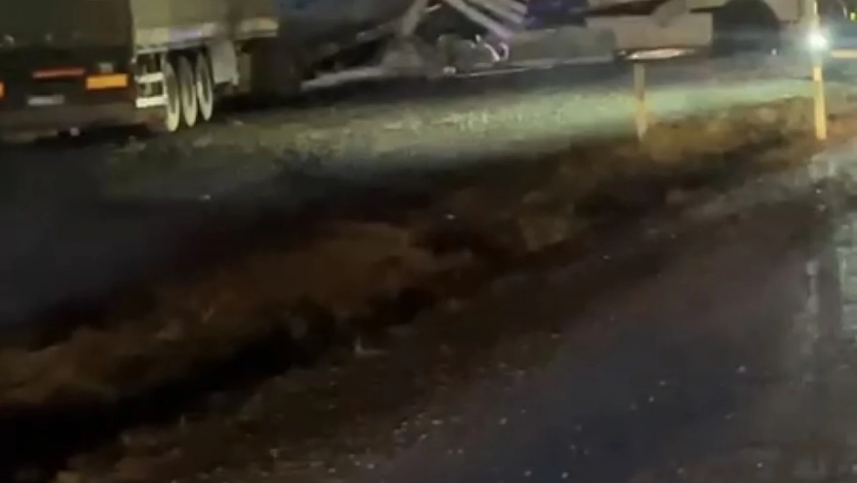 Kayseri'de makaslayan tır, kazaya neden oldu