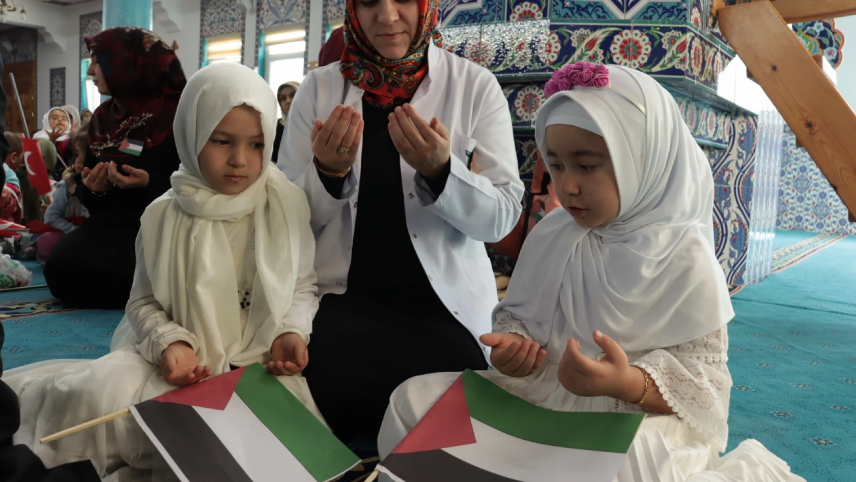 Kayseri'de minik yürekler Filistin için çarptı