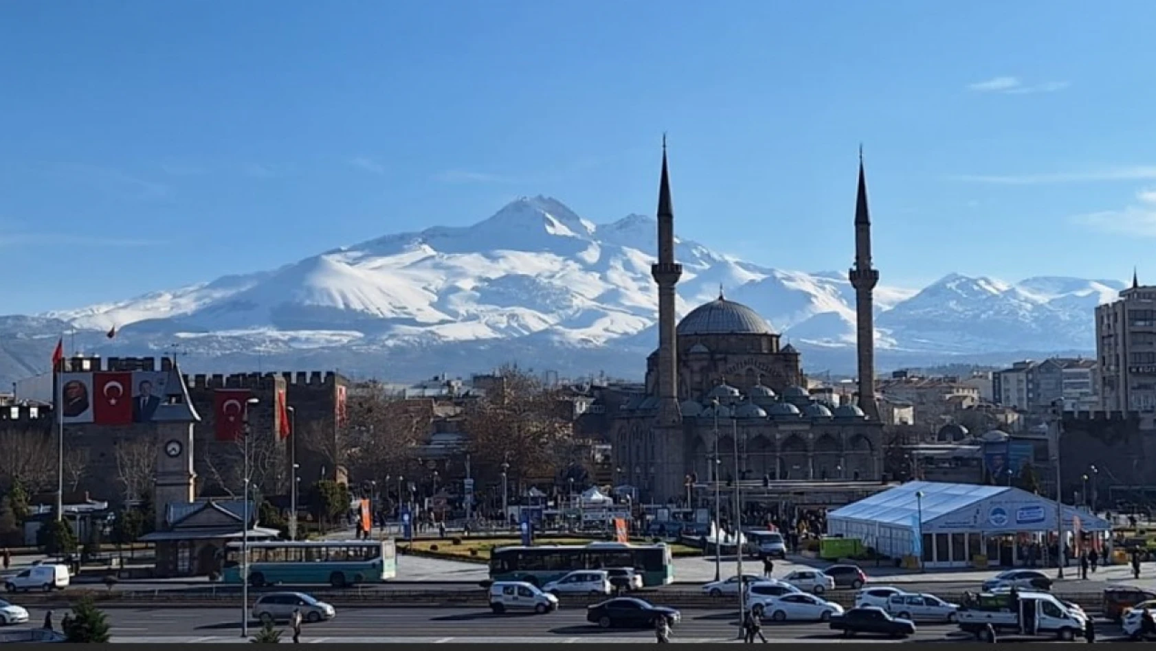 Kayseri'de Şaşırtan Manzara: Beyaz Örtüyle Kaplandı