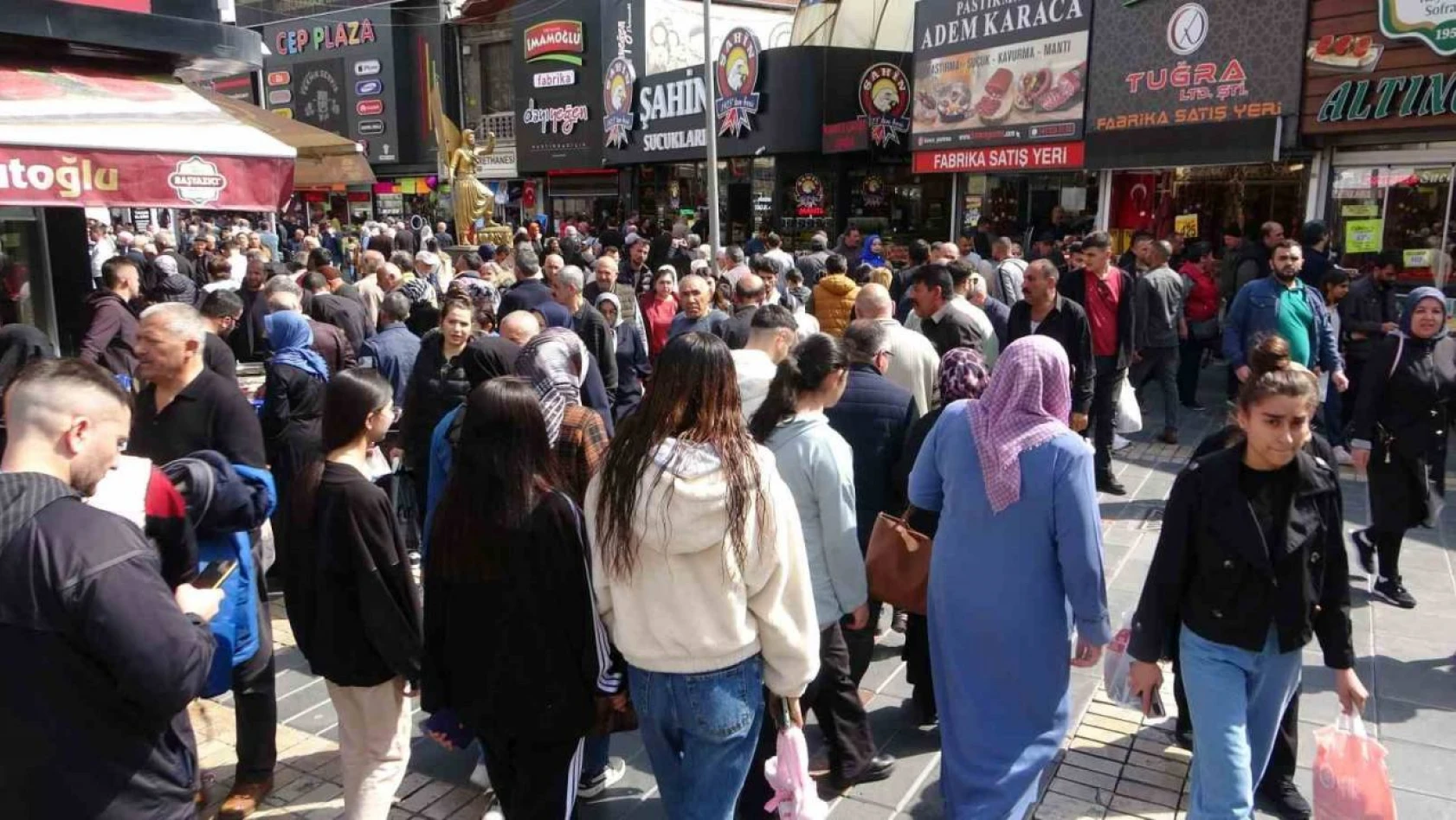 Kayseri'de Tarihi Kapalı Çarşı Dolup Taştı