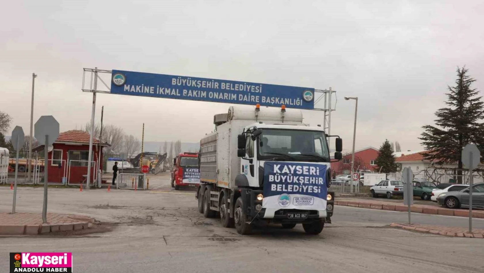 Kayseri'den sel bölgesine 11 araç