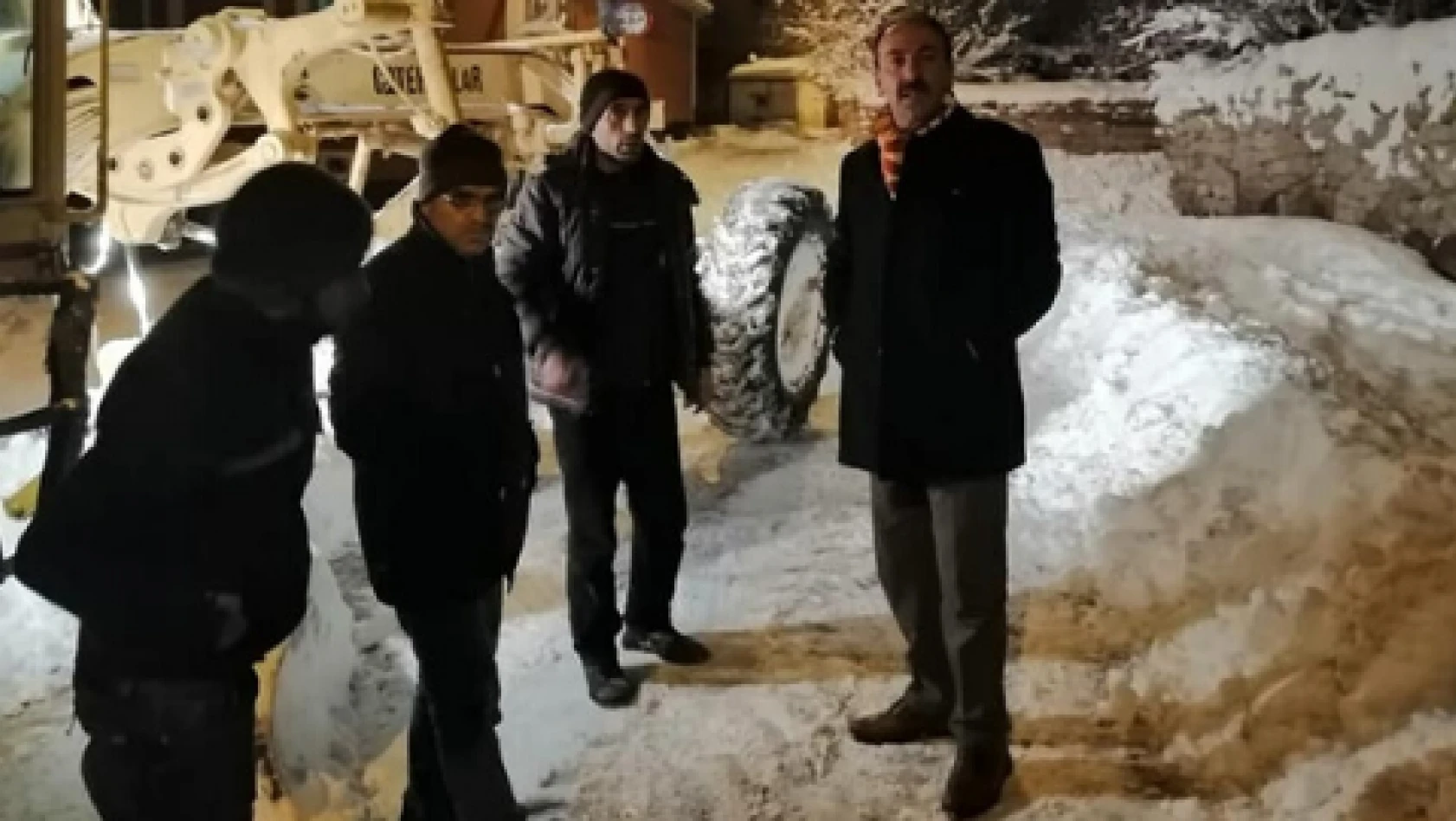 Tomarza'da karla mücadele devam ediyor