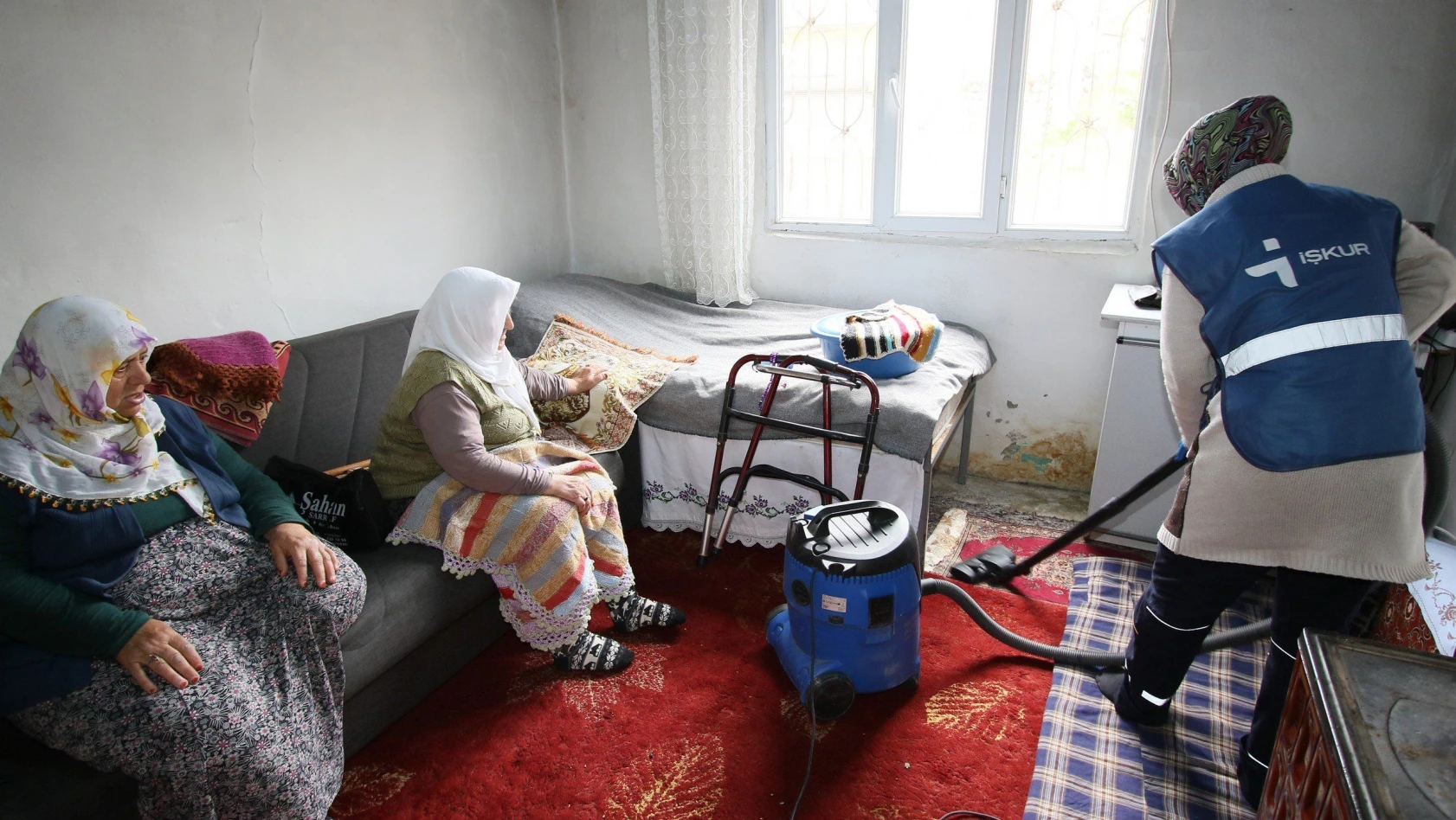 Hacılar'da yaşlılara evde temizlik hizmeti