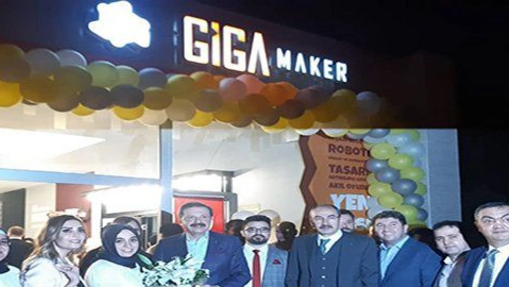 TOBB Başkanı Hisarcıklıoğlu Yeni Nesil Gelişim Atölyesi 'GİGA MAKER' ı ziyaret etti