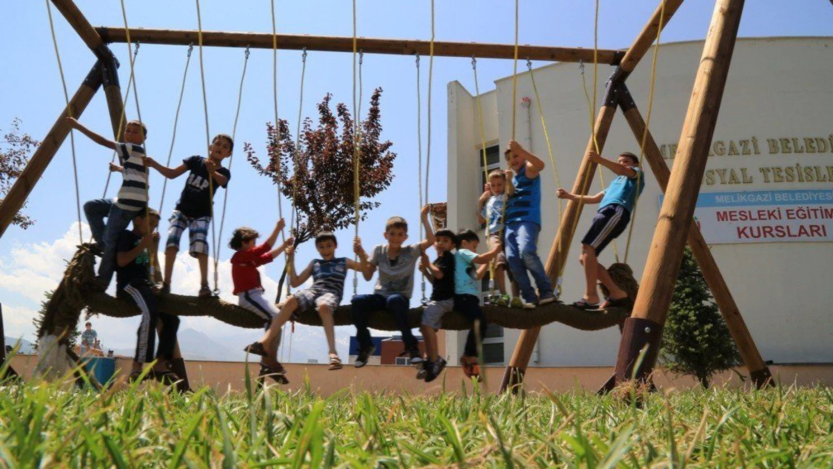 Başkan Dr. Palancıoğlu 'Parklar çocuklara emanet'