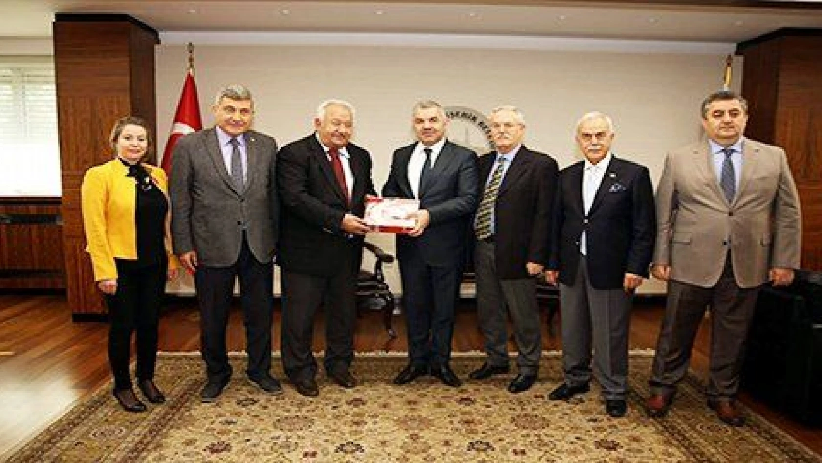 Başkan Çelik, Kızılay Kayseri Şubesi'nin ziyaretinde bir müjde verdi 