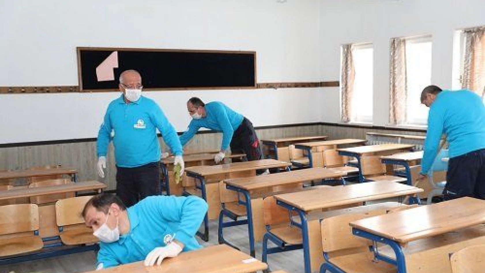 Kocasinan'da tüm okullar temizlenip dezenfekte edildi