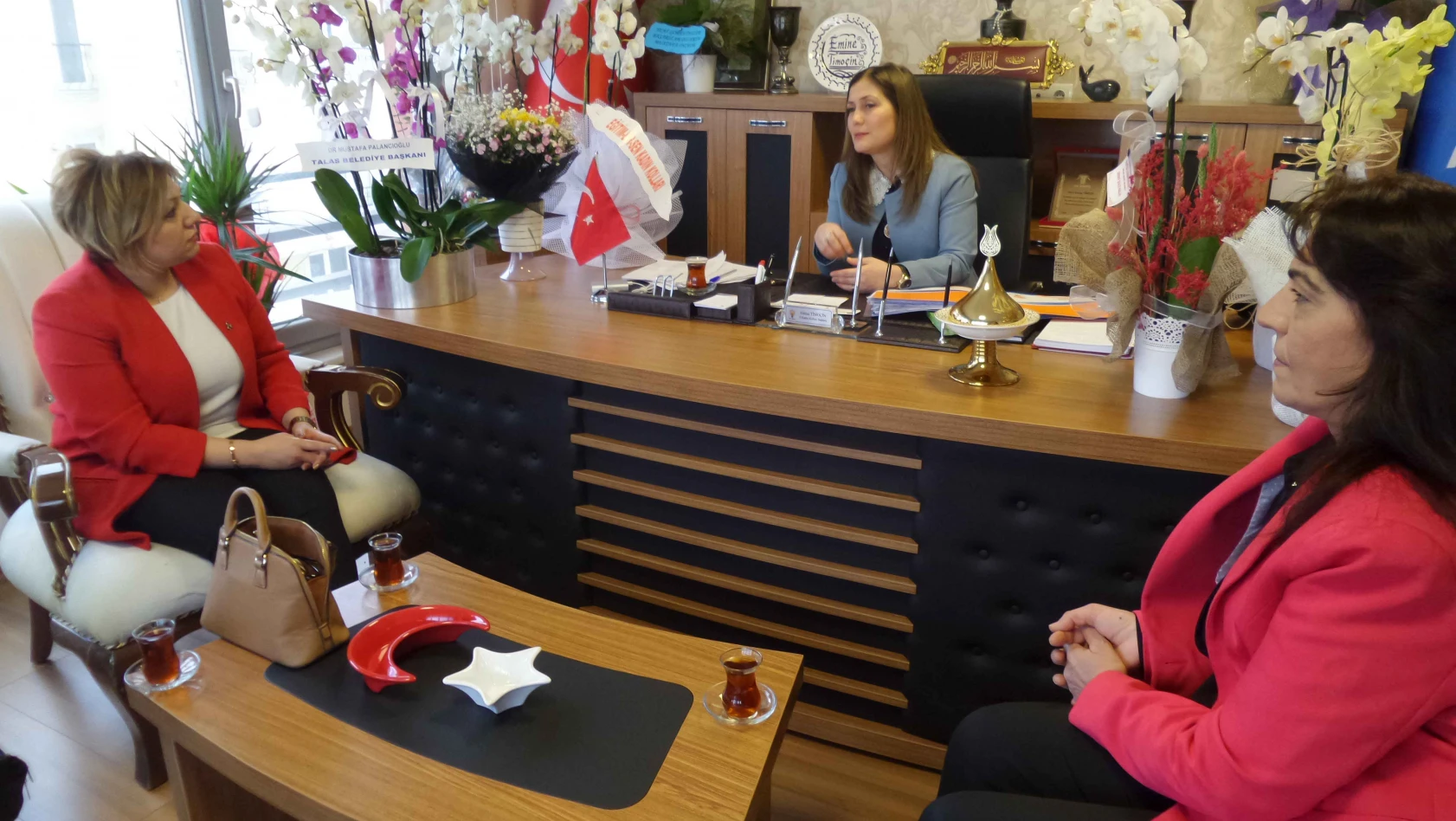 AK Parti Kadın Kolları Başkanı Timoçin'e MHP'den ziyaret