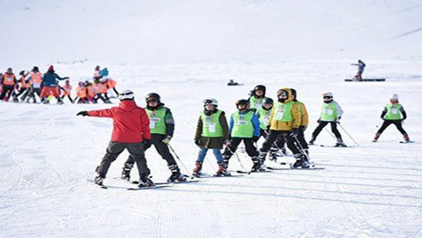 2 bin kişi kayak öğrendi 