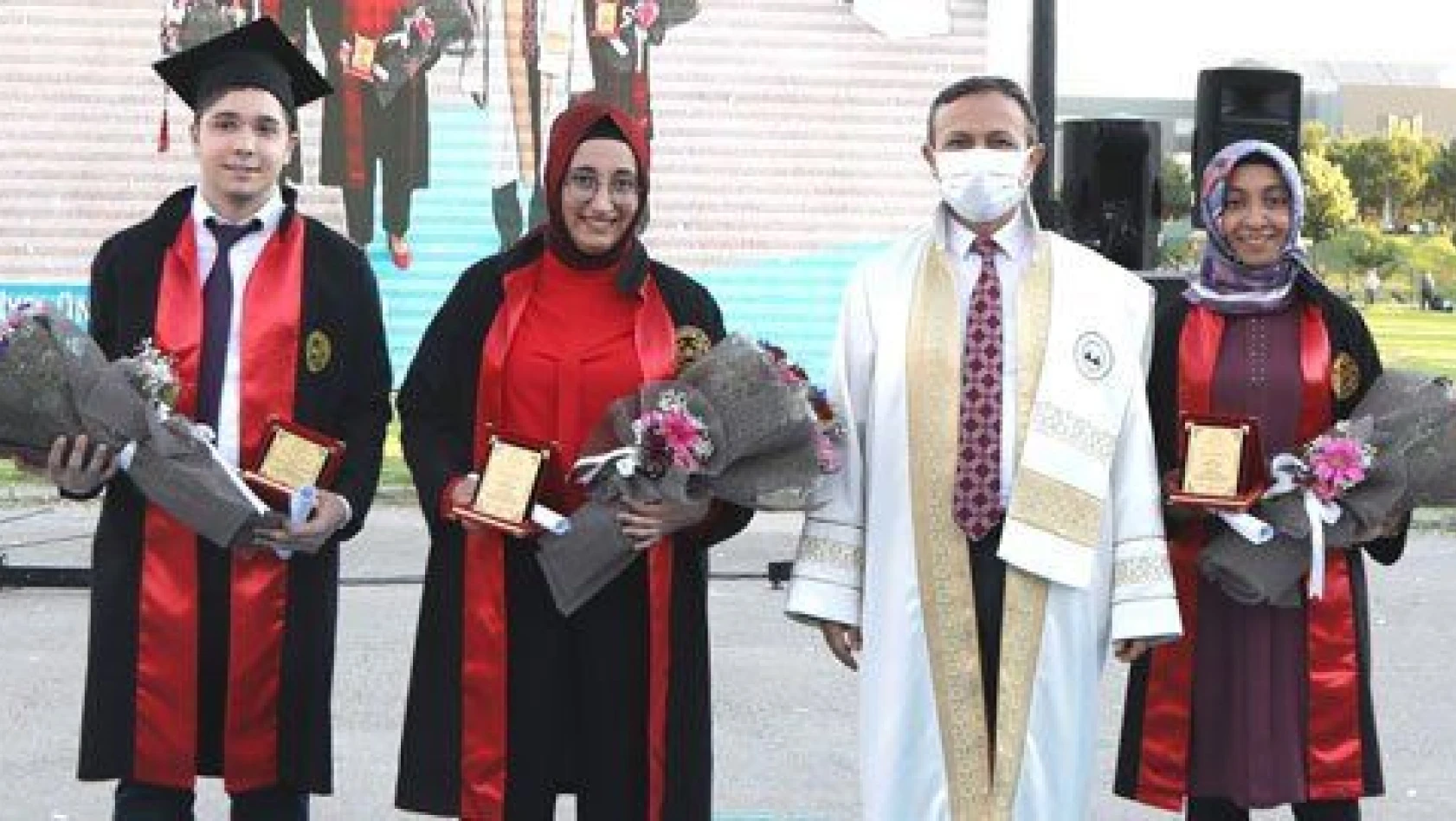ERÜ Tıp Fakültesi'nde mezuniyet heyecanı
