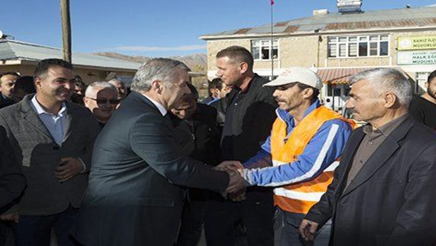 Başkan Çelik, Sarız'da asfalt çalışmalarını inceledi 