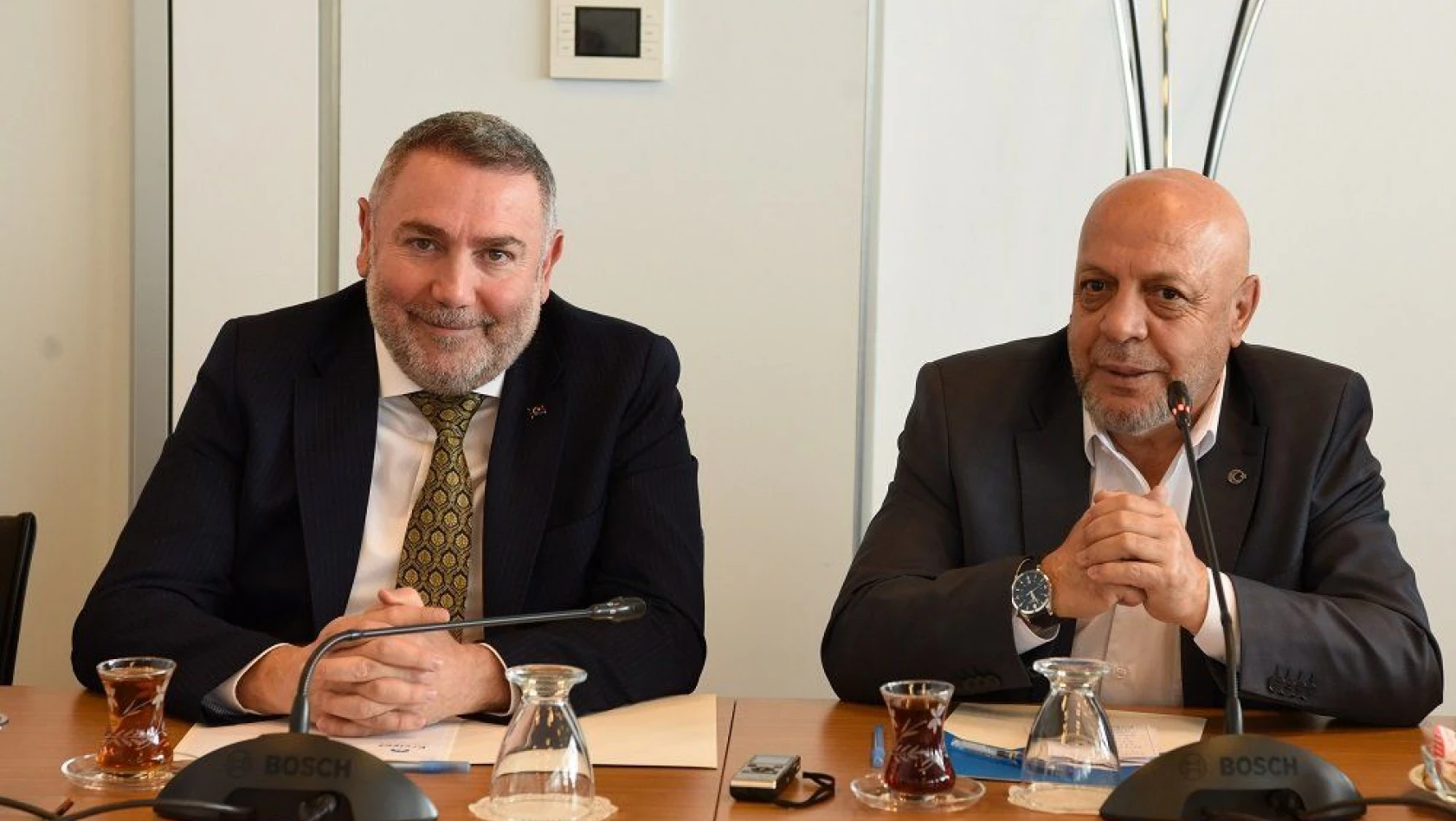 Arslan, Erciyes Anadolu Holding'te toplu iş sözleşmesi müzakerelerine katıldı