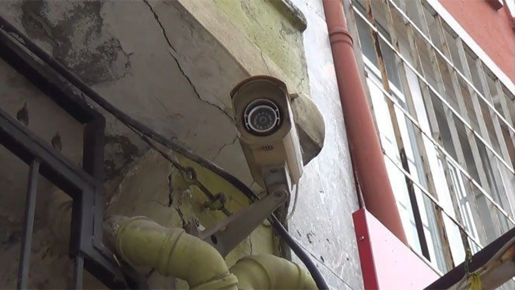'Güvenlik kamerası komşunun evini göremez'