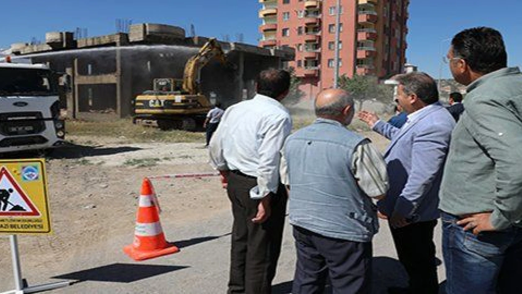 Başkan Palancıoğlu 'İmara aykırı tehlikeli her yapıyı yasal mevzuatlar içerisinde yıkarız'