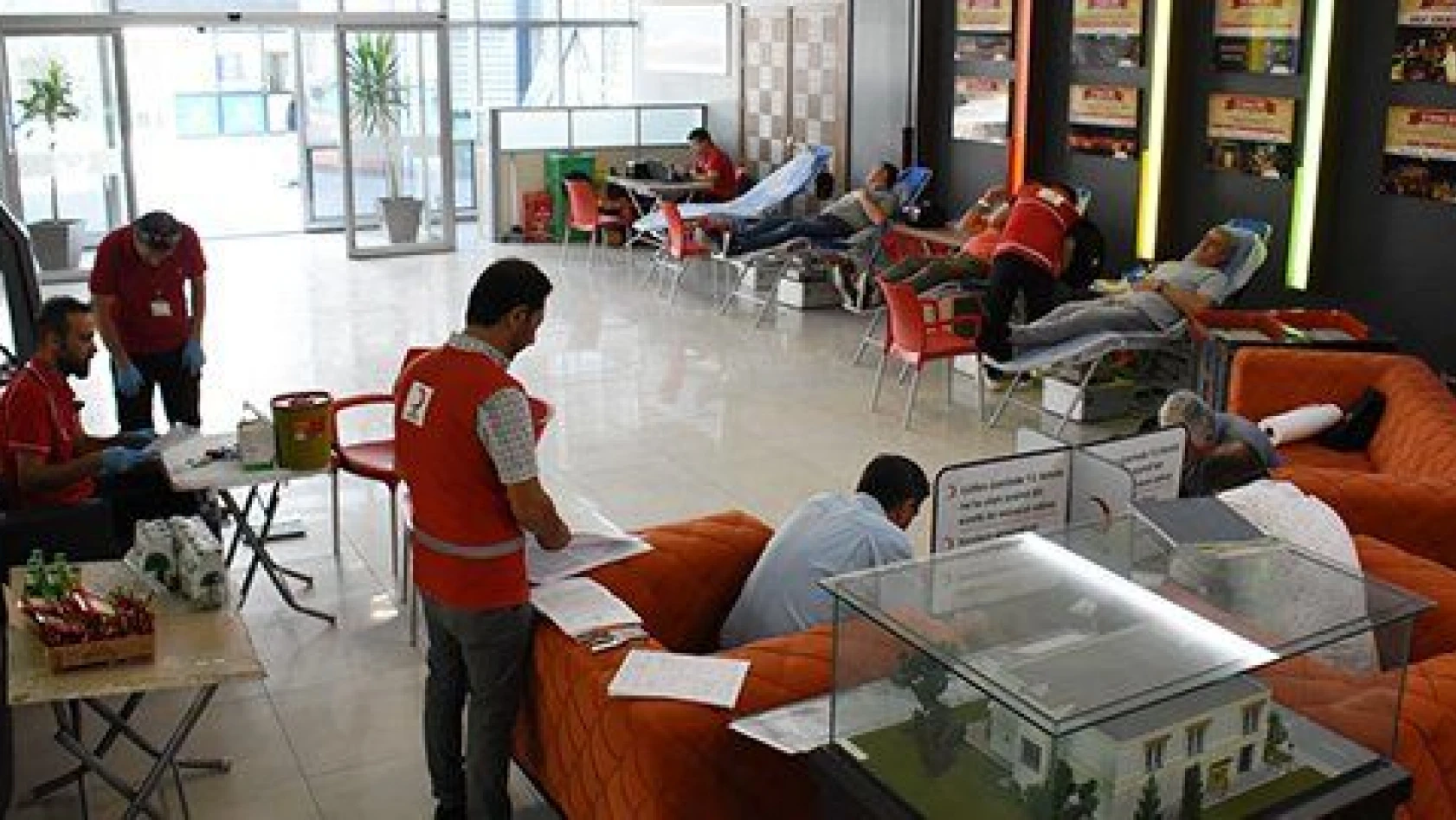 Kocasinan Belediyesi çalışanlarından, Kızılay'a kan bağışı