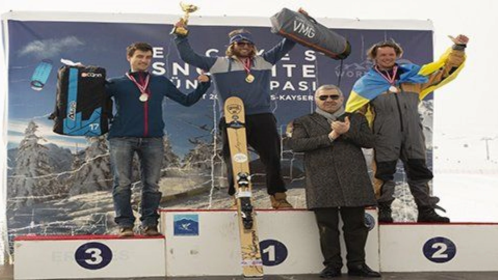 Snowkite Dünya Kupası Erciyes'te yapıldı 