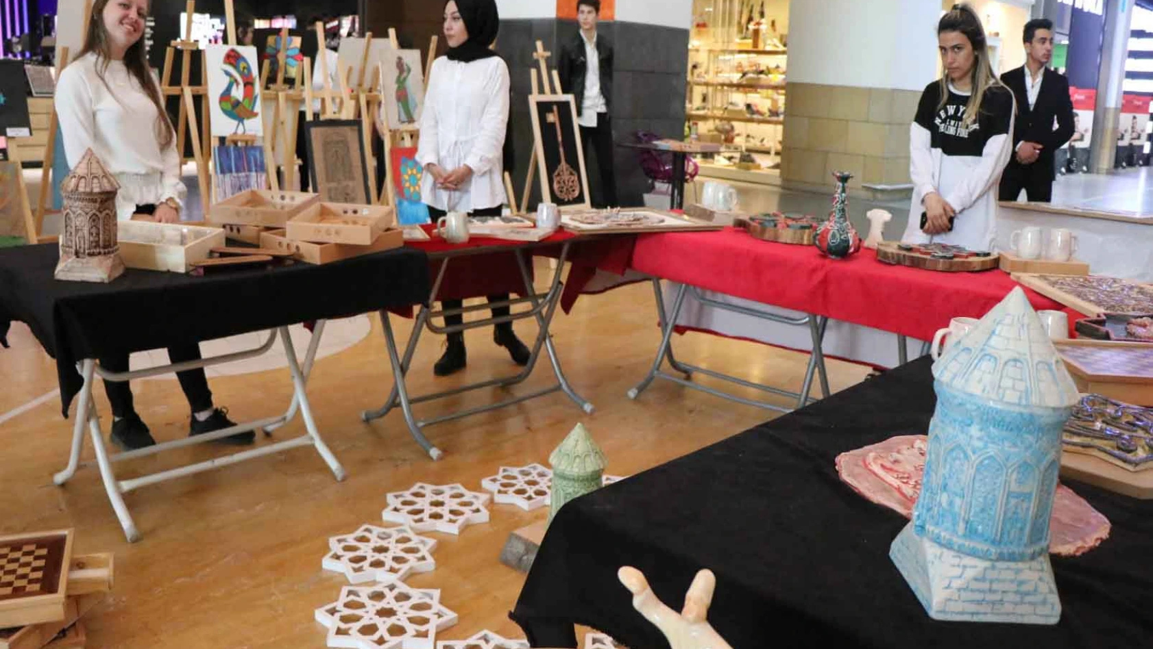 Ahi Evran Mesleki ve Teknik Anadolu Lisesi'nden sanat ve tasarım sergisi düzenlendi 