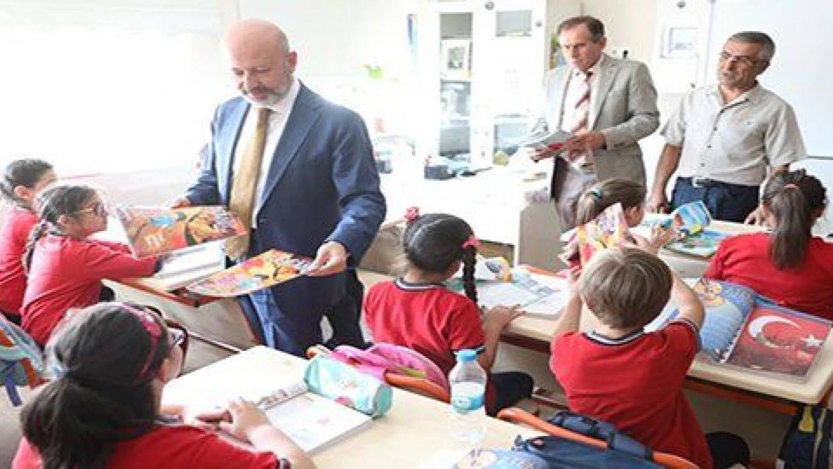 Başkan Çolakbayrakdar'ın okul ziyaretleri sürüyor 
