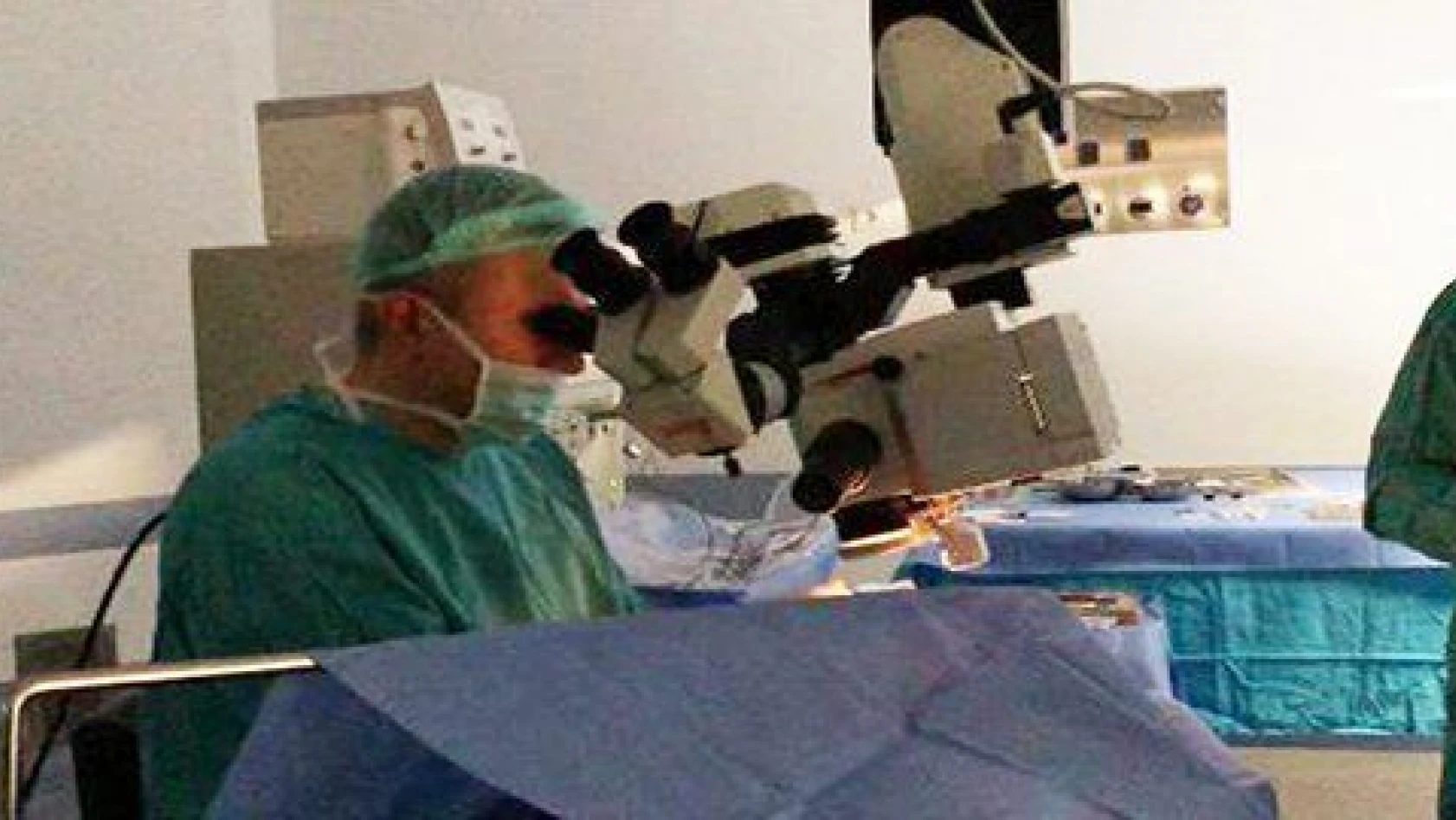 Göktaş Kayseri'de ilk kez göz tansiyonunu dikişsiz ameliyatla tedavi etti