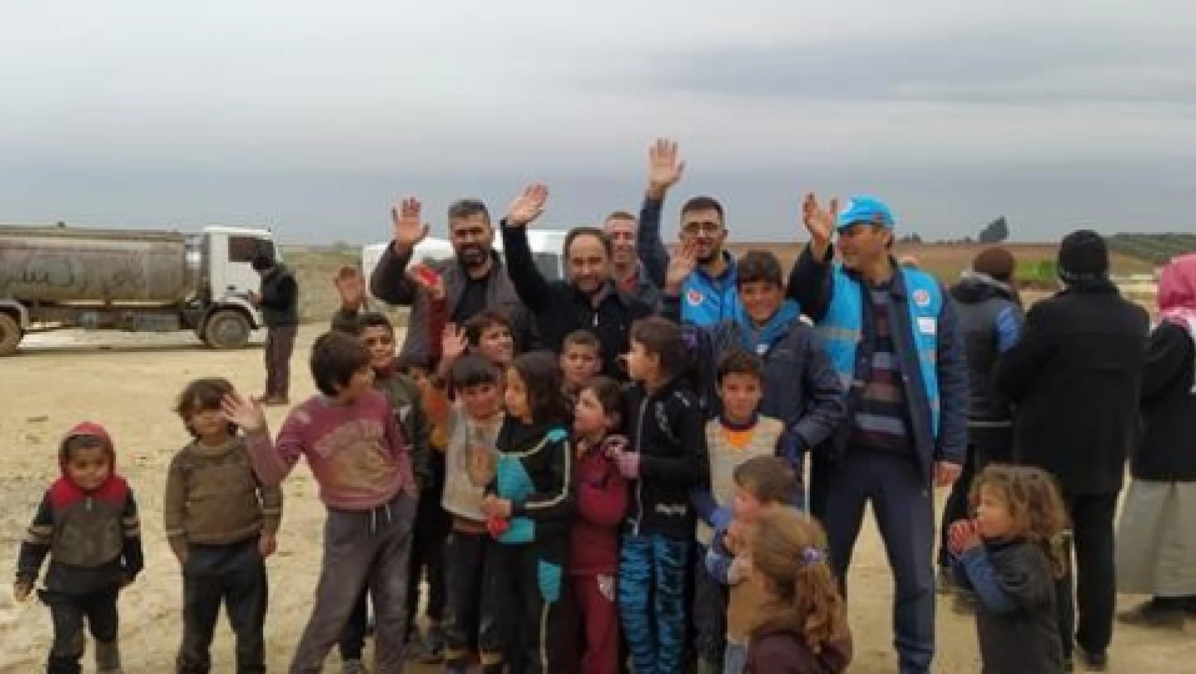 Kayseri'den gönderilen yardımlar Azez'de dağıtıldı