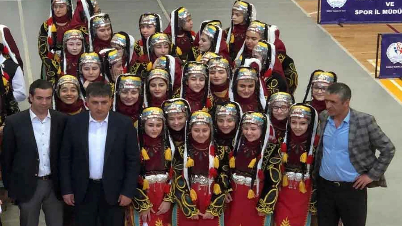 Halk Oyunlar Yıldızlar-Gençler yarışması Kayseri'de 