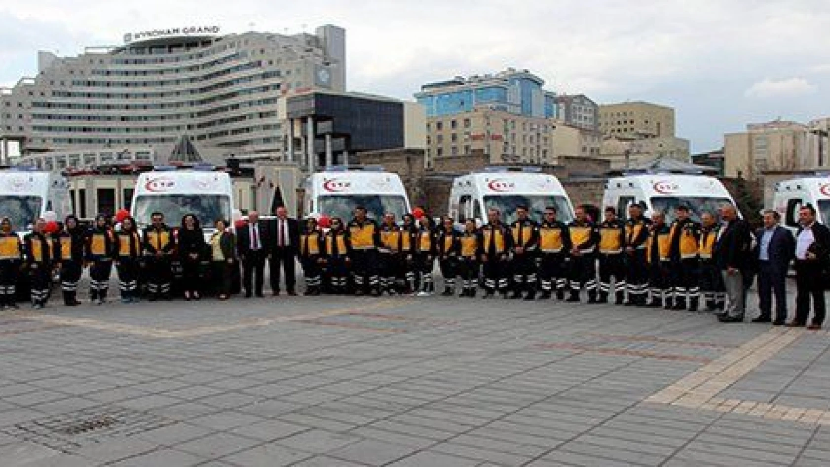 Kayseri'ye 9 yeni ambulans