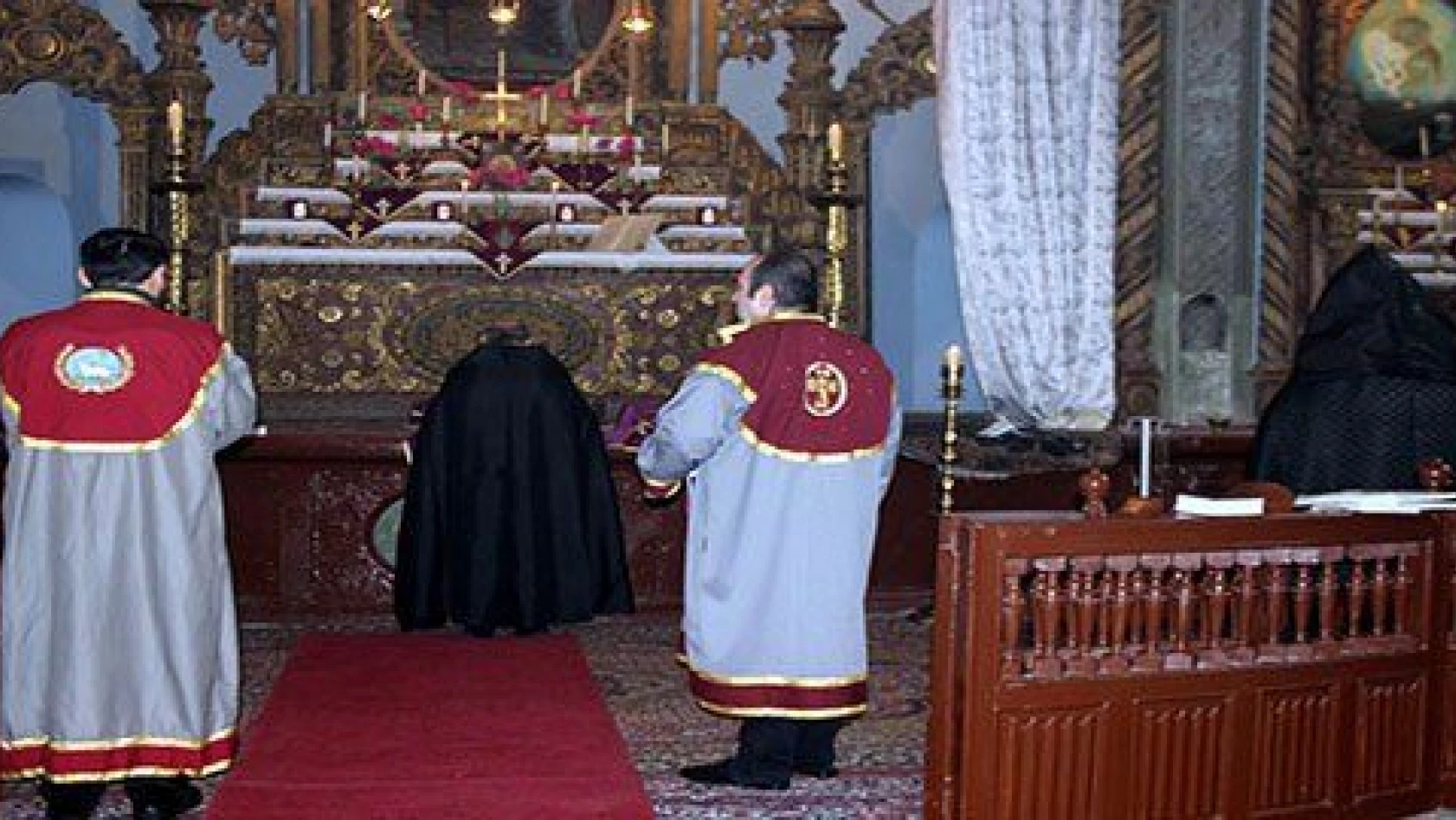 Ermeni cemaati miçing ayini için toplandı 