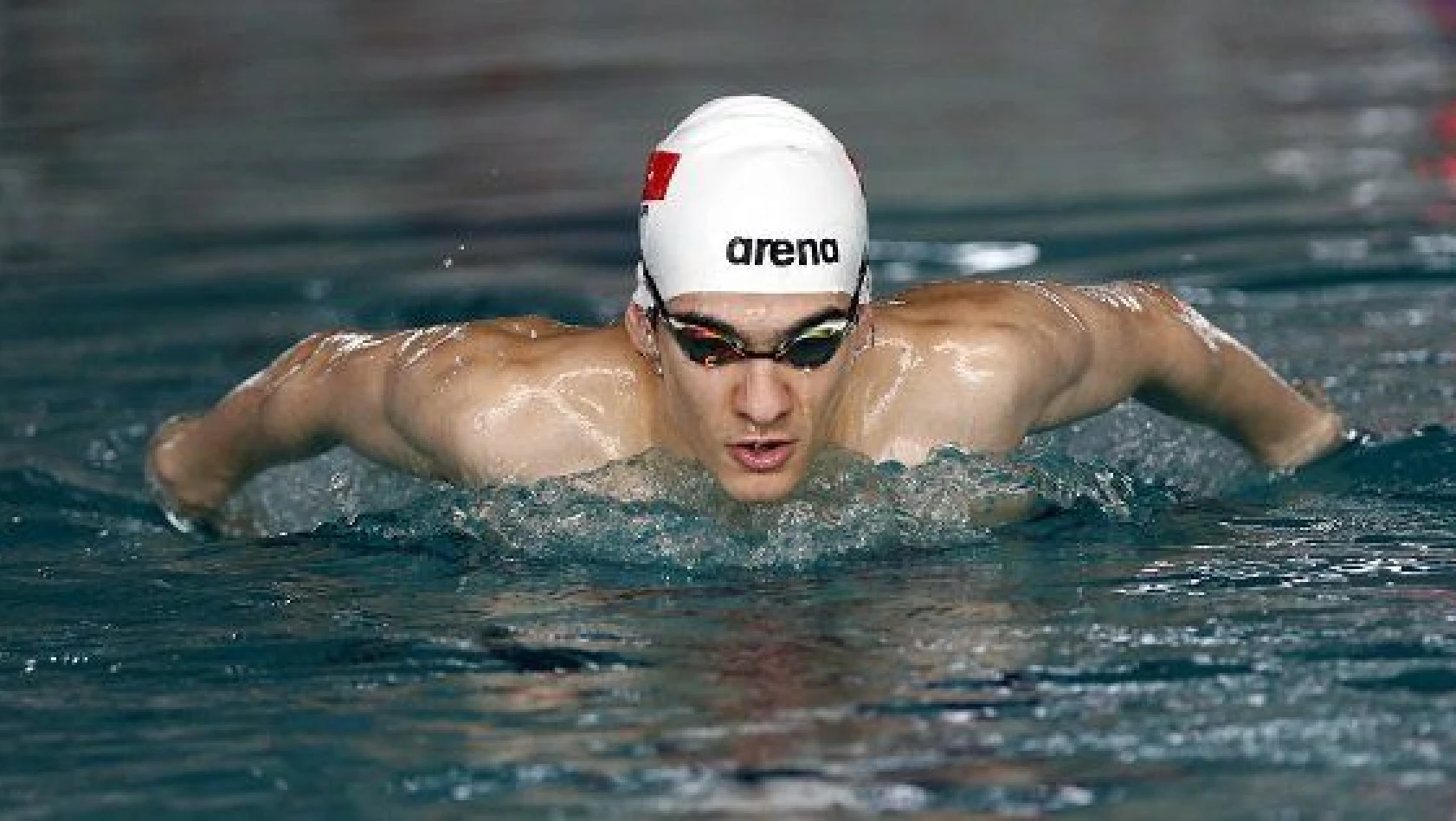 Türkiye rekortmeni milli yüzücü Yiğit Aslan, olimpiyat hedefi için kulaç atıyor