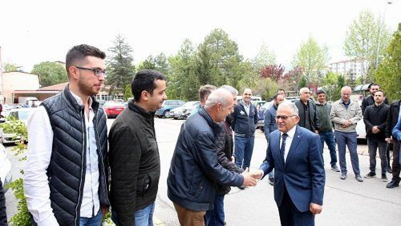 Başkan Büyükkılıç belediye personeliyle bayramlaştı