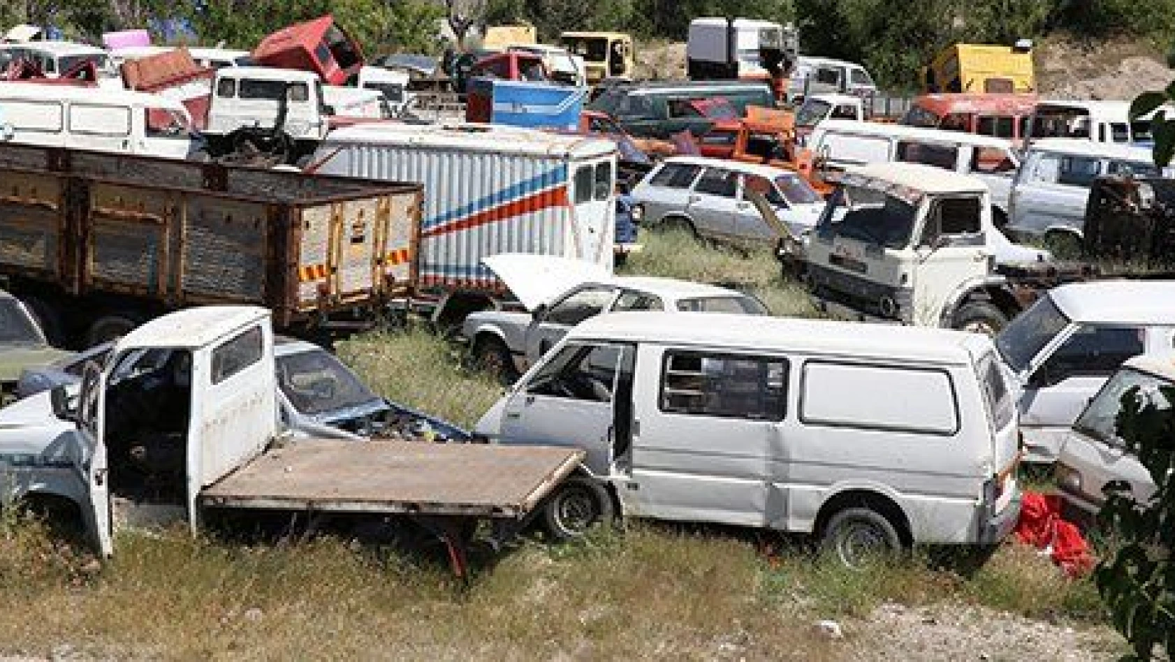 Hurda araçlar Büyükşehir'e teslim ediliyor 