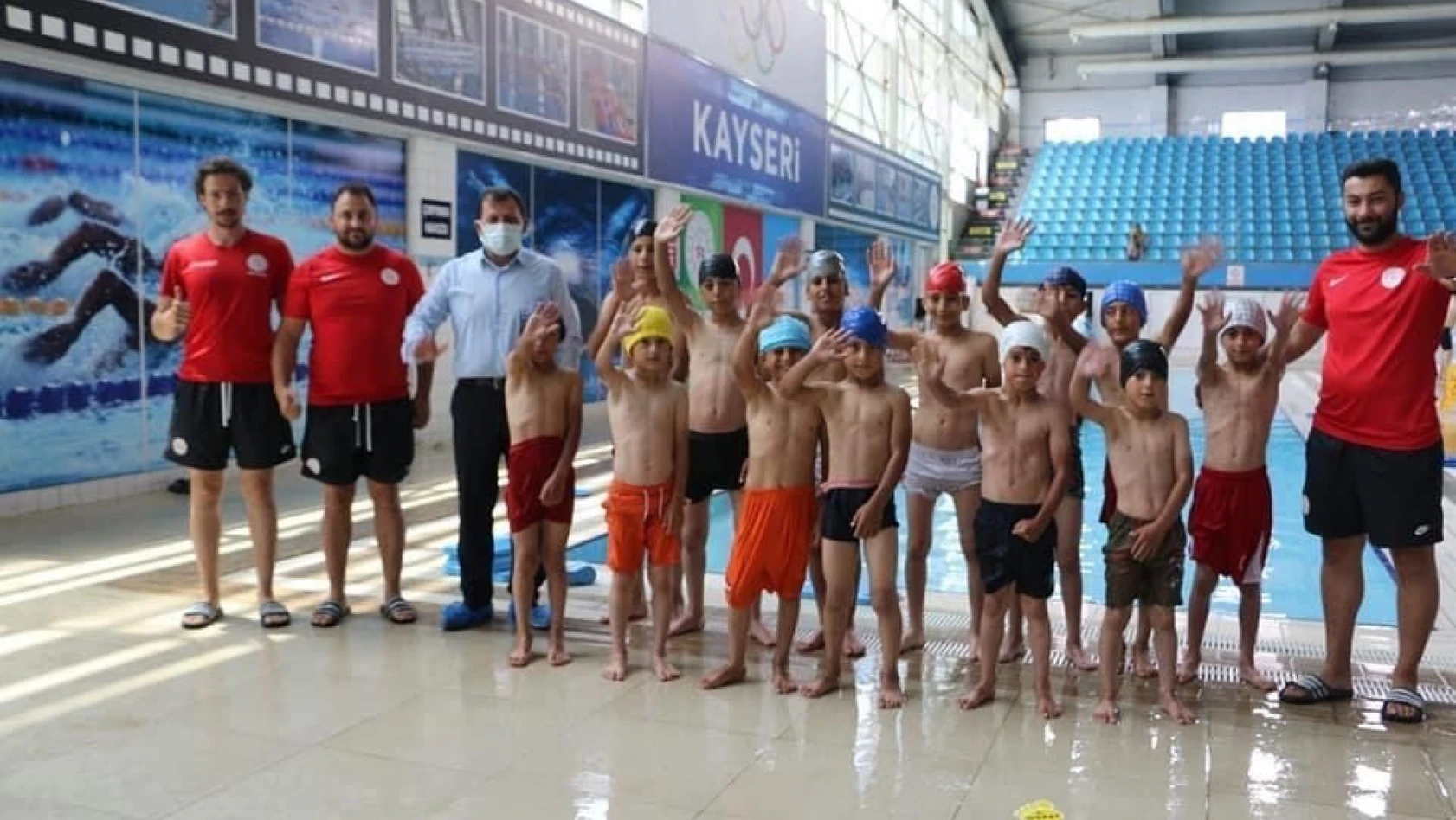 Spor İl Müdürü Kabakcı, yüzme kurslarını ziyaret etti