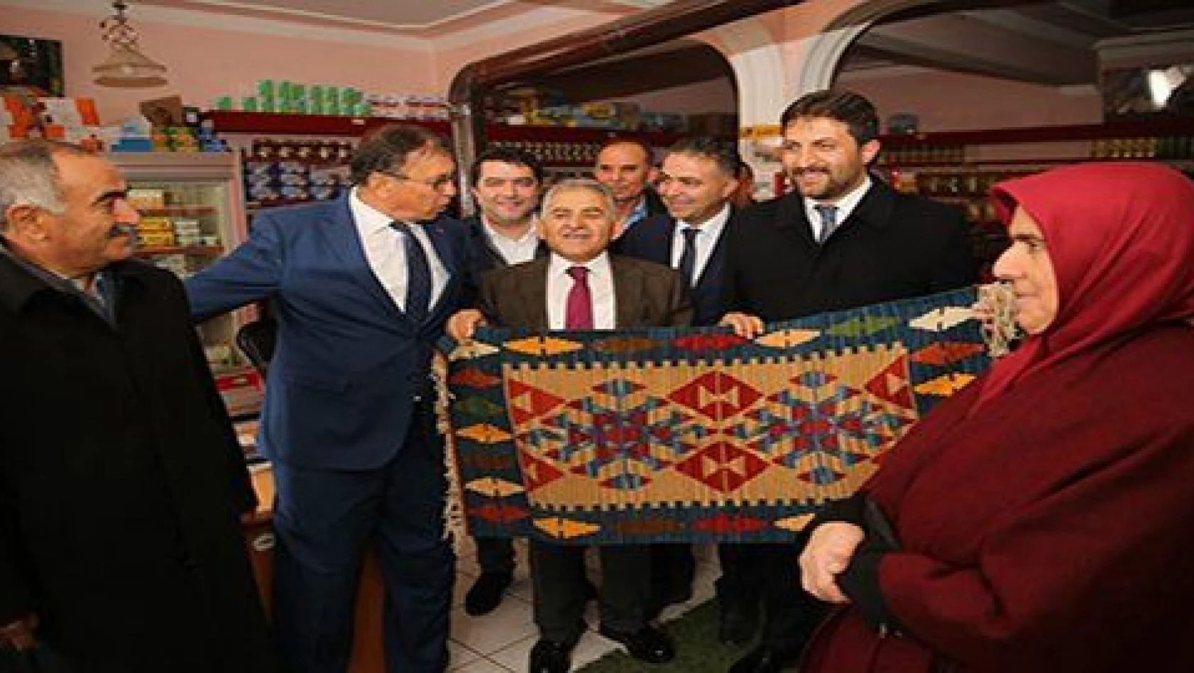 Başkan Büyükkılıç Sarız ve Pınarbaşı'nı ziyaret etti 