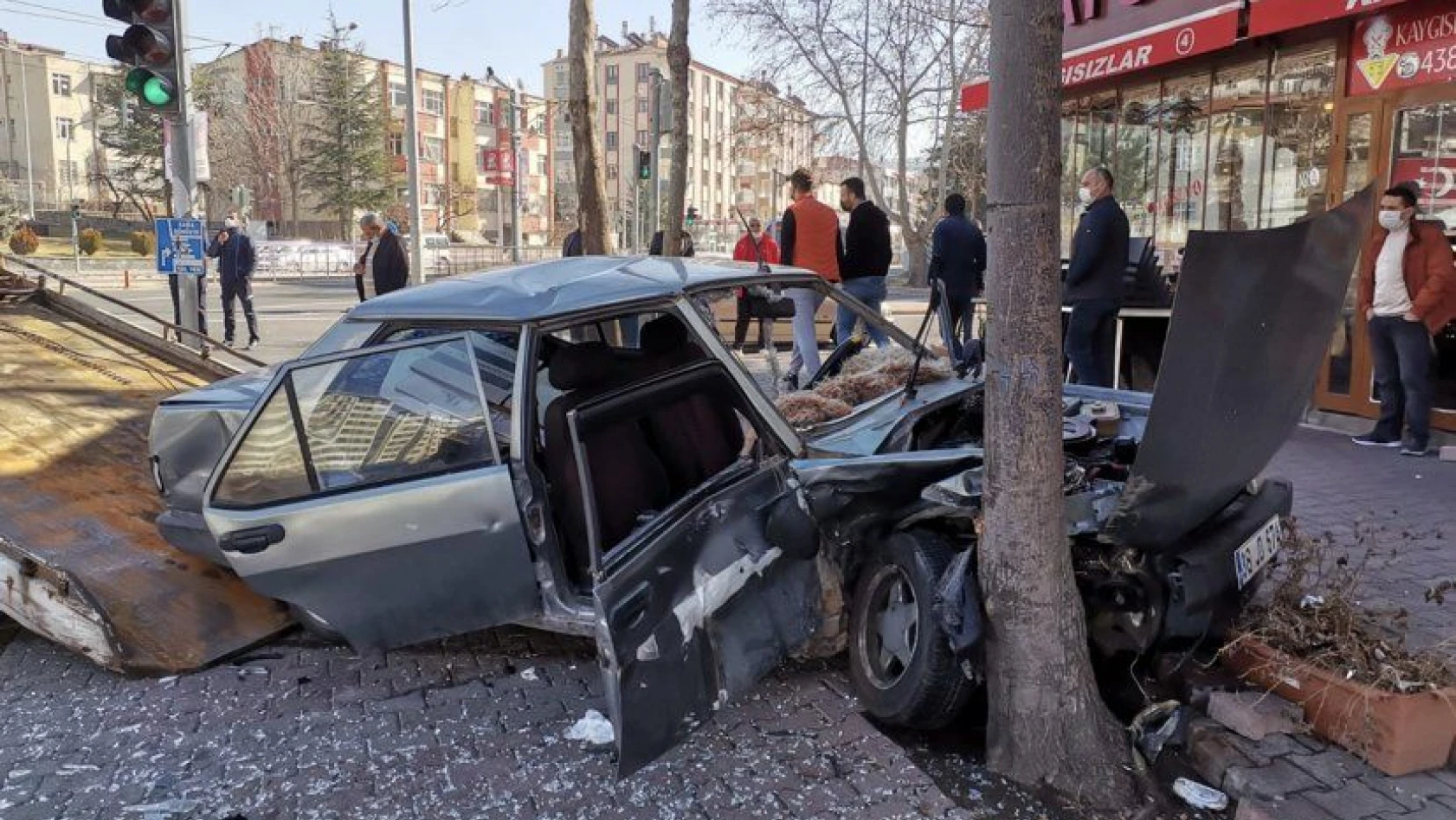 Kayseri'de sokağa çıkma kısıtlamasında feci kaza: 3 yaralı