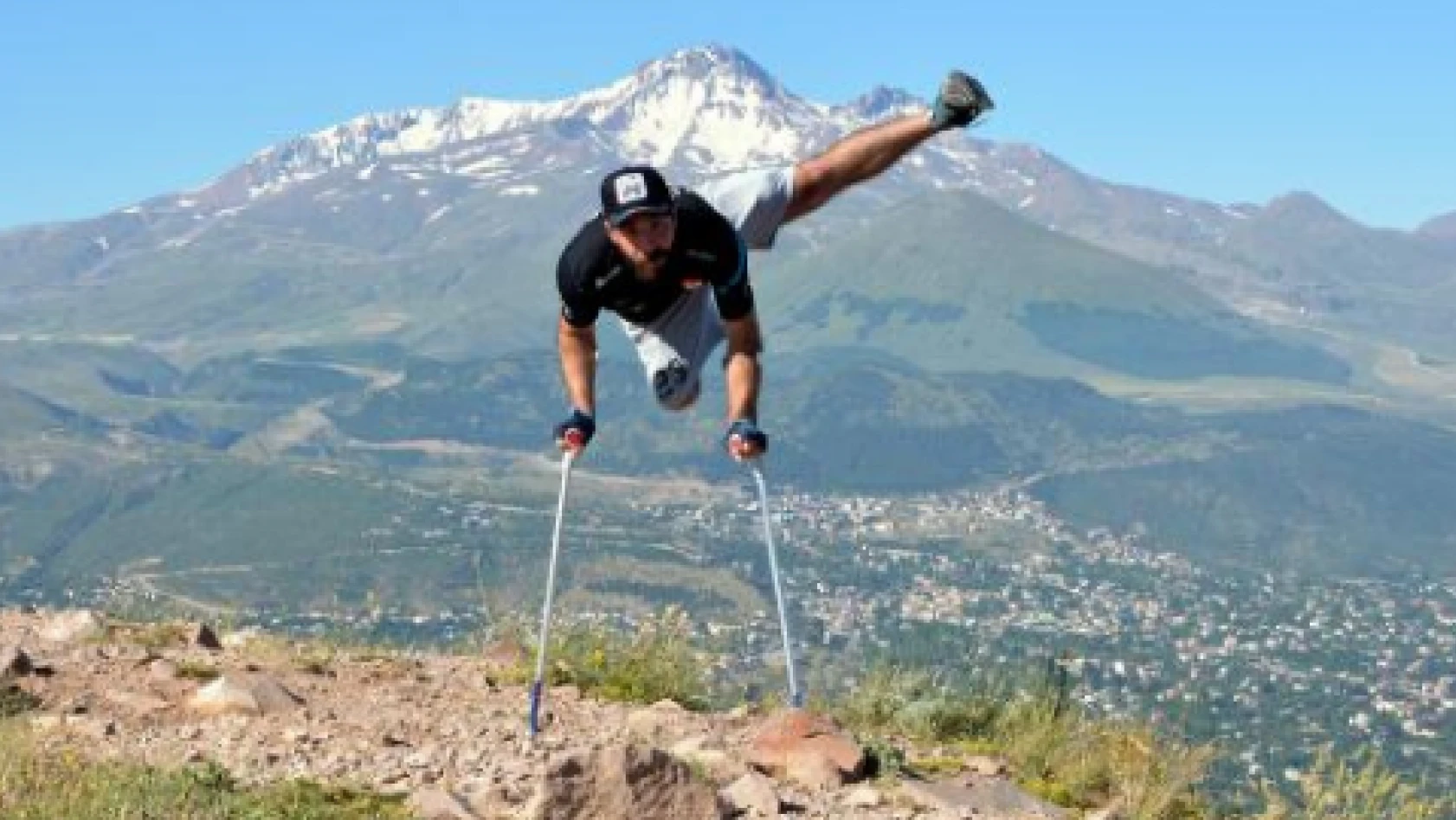 Ampute futbolcu antrenman için 2 bin rakımlı dağa tırmandı