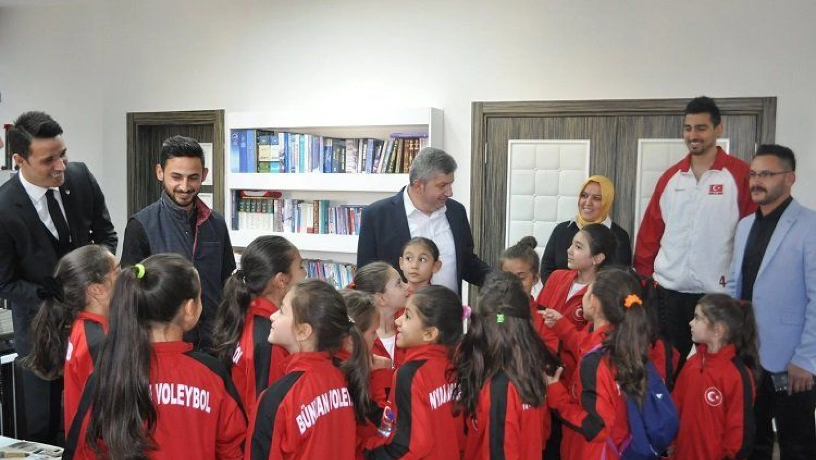 Bünyan'ın Minik Voleybolcularından Başkan Altun'a Ziyaret