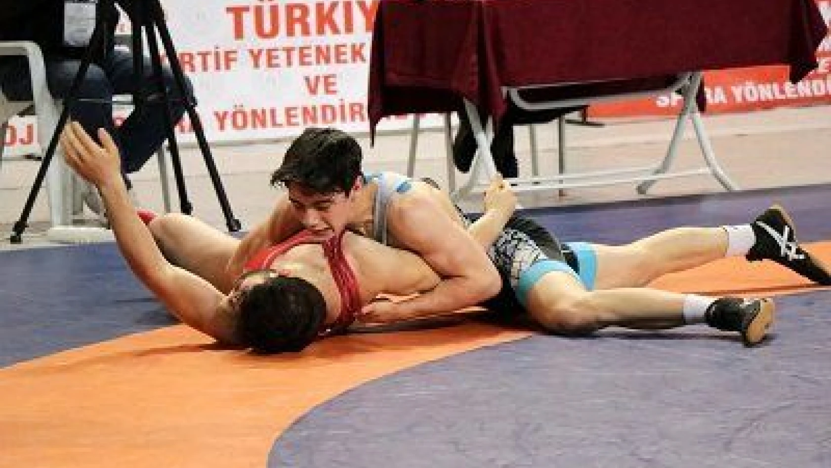 Türkiye 23 Yaş Altı Grekoromen Güreş Şampiyonası Kayseri'de başladı