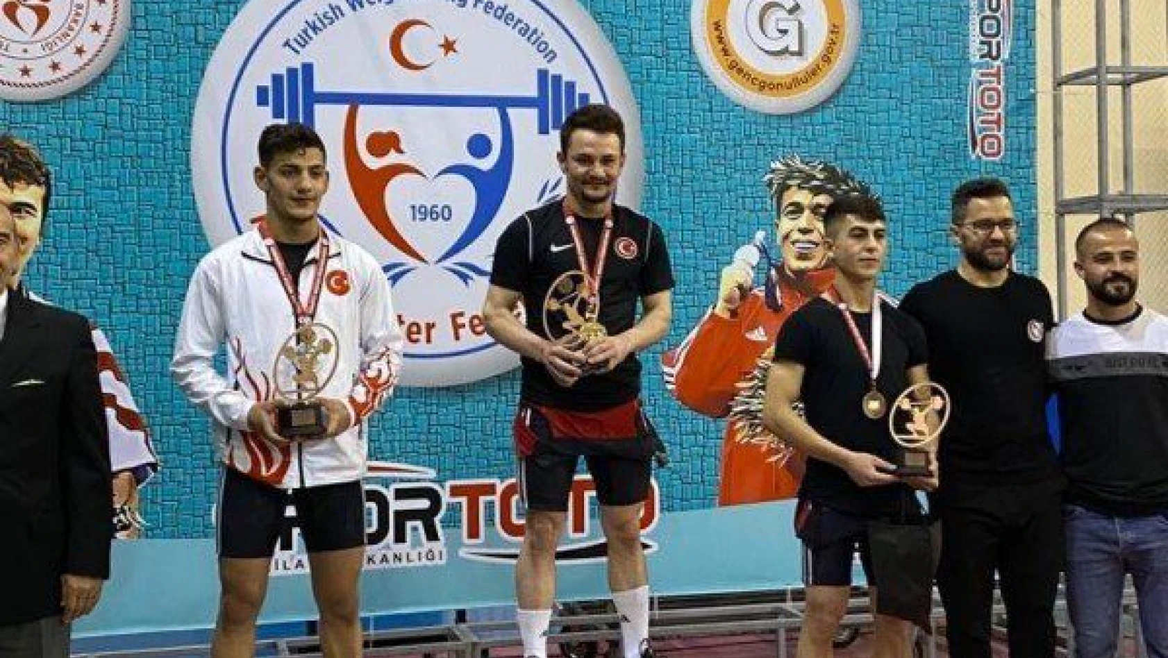 Muhammed Akkaya, halterde Türkiye şampiyonu oldu