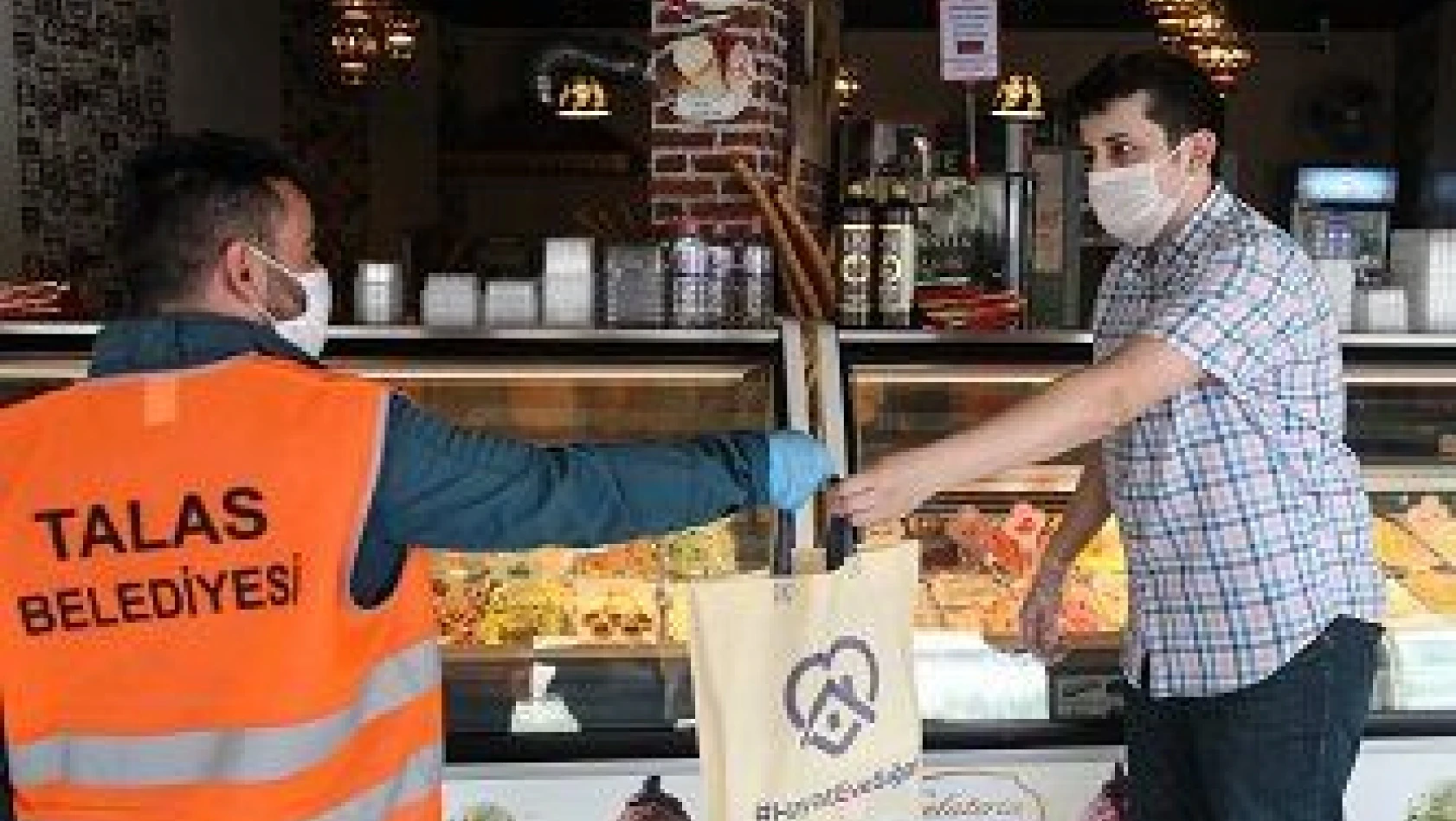 Talas Belediyesi'den hijyen paketi dağıtımı devam ediyor