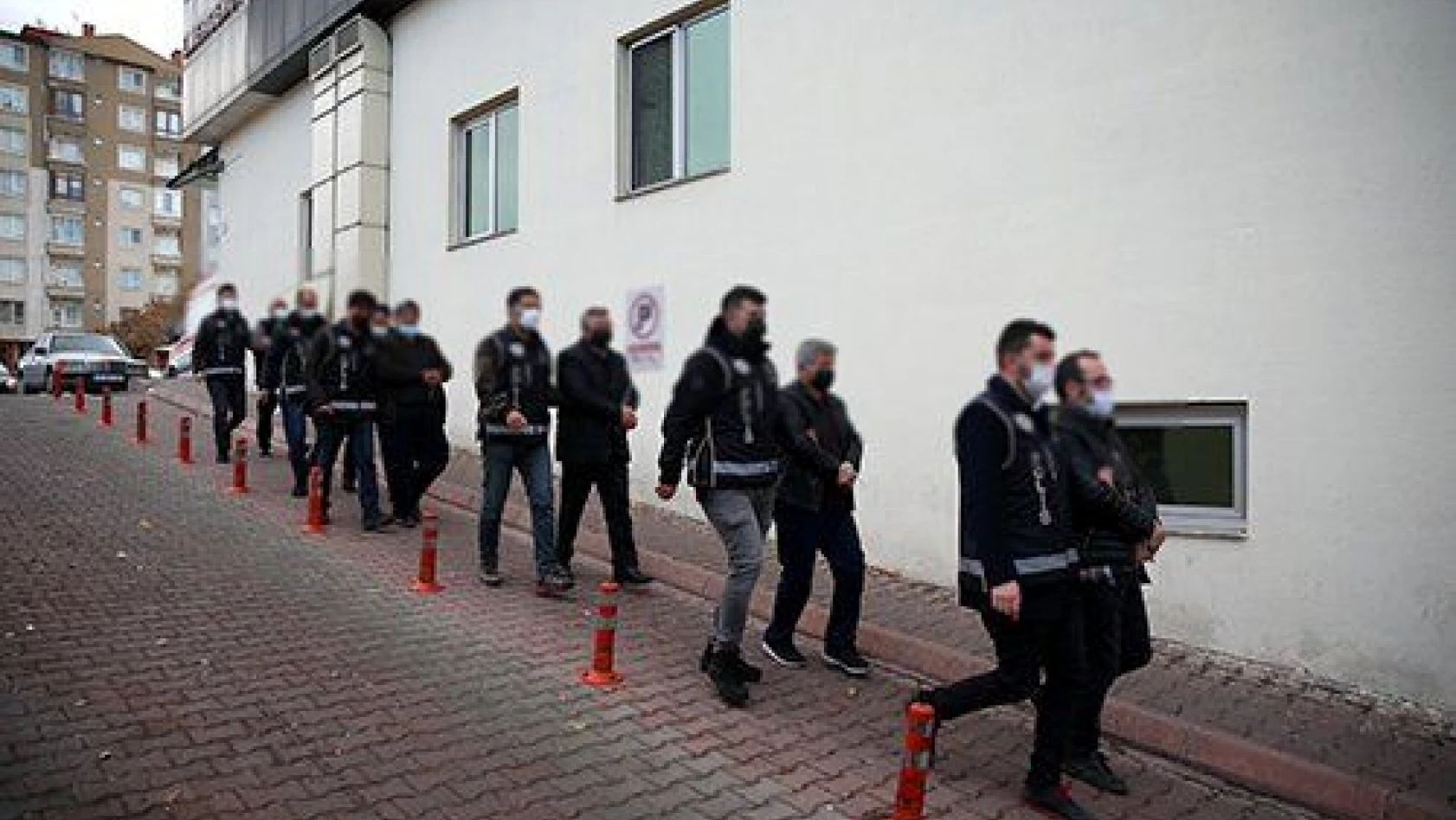 Kayseri'de FETÖ'nün esnaf yapılanmasına yönelik operasyonda 6 zanlı yakalandı