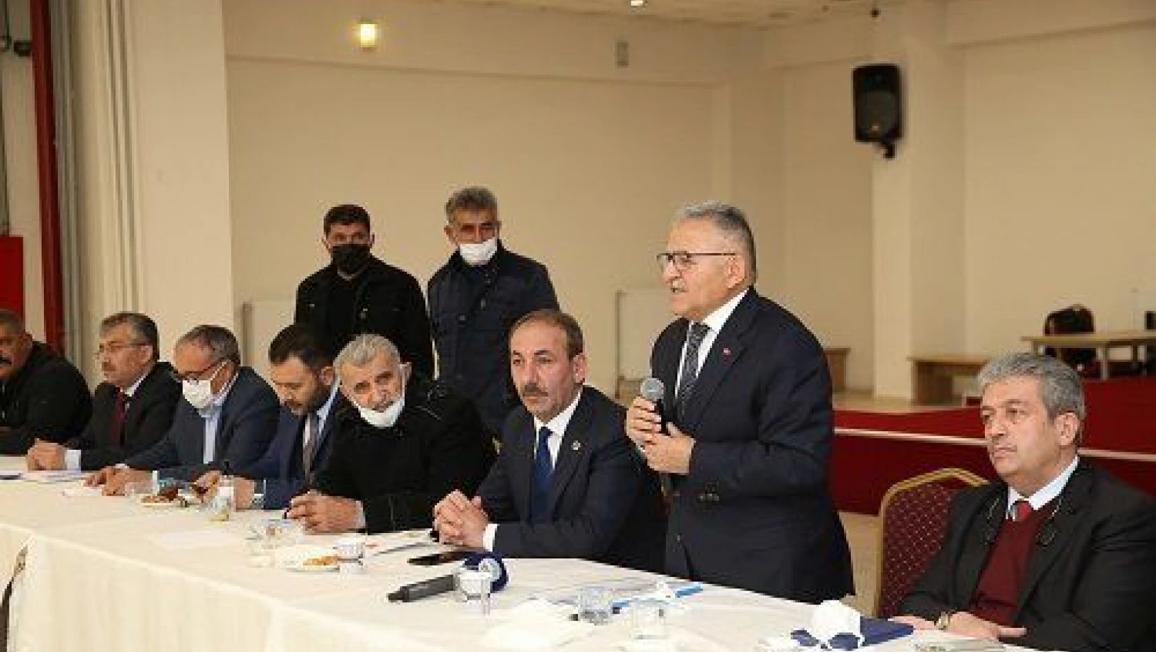 Başkan Büyükkılıç'tan Tomarza'da muhtarlarla istişare toplantısı